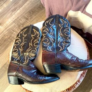 Women’s or men’s authentic alligator cowboy boots! Giddy up !